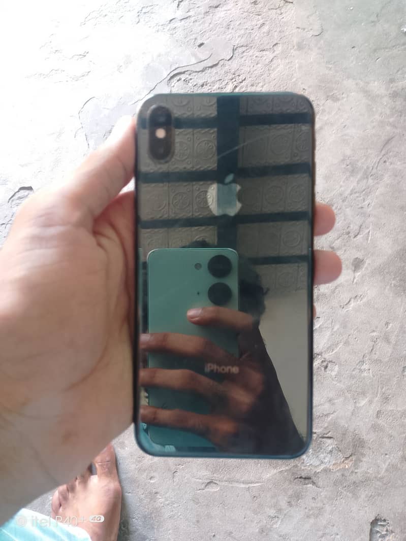 Apple iPhone XS Max 7