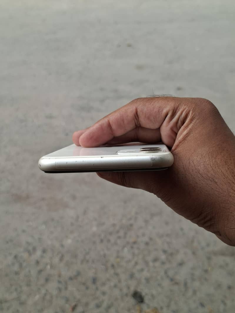Apple iPhone 11 3