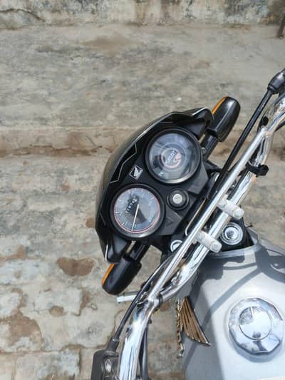 Honda dream grey color open letter