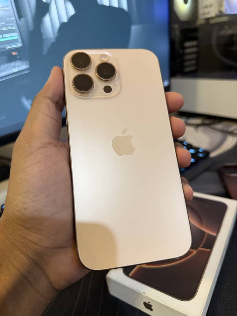 Apple iPhone 16 Pro Max 0