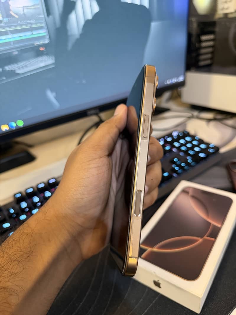 Apple iPhone 16 Pro Max 2