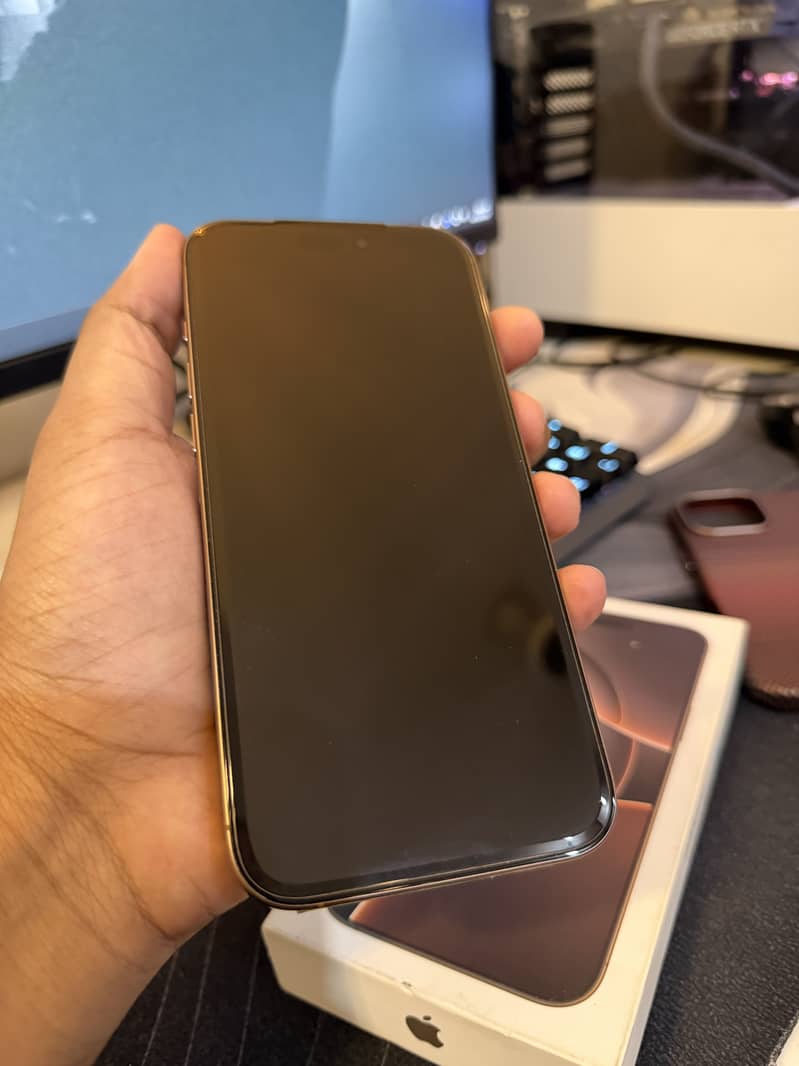 Apple iPhone 16 Pro Max 4