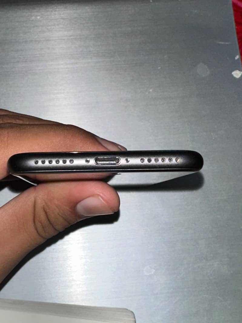 Apple iPhone 8 3