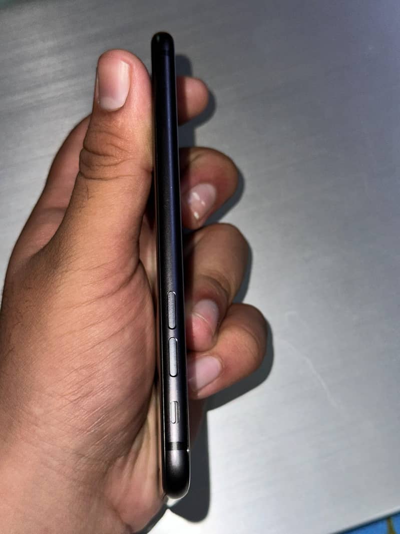 Apple iPhone 8 4