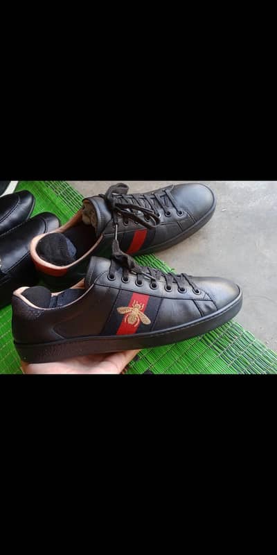 gu. . i made in itl. y  size 8 or 8.5 ko ayega