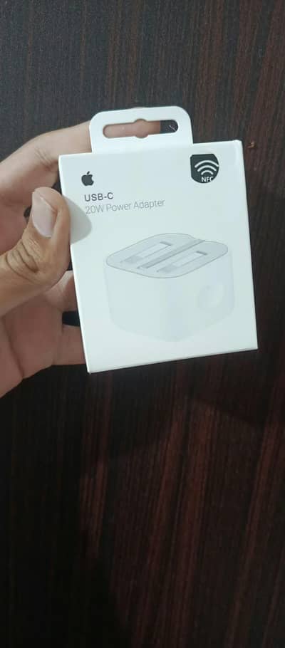 Apple 20w folding pin type c charger box pack