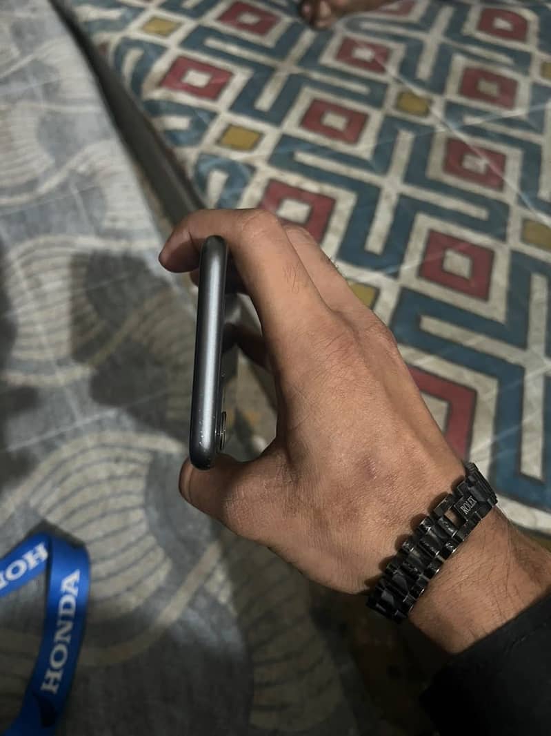 Apple iPhone 11 5