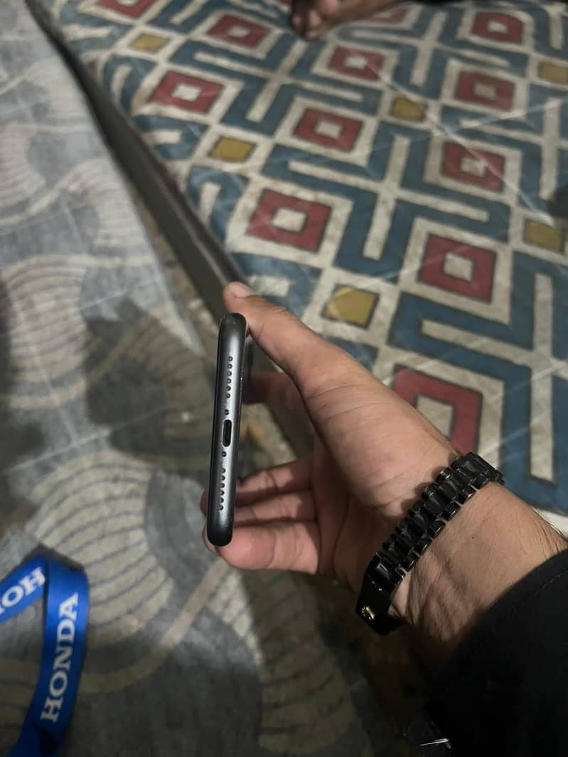 Apple iPhone 11 6
