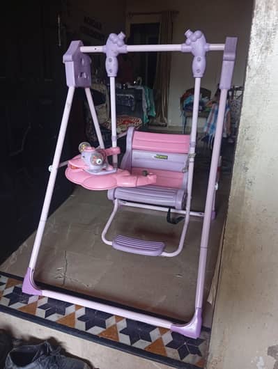 Grand swinging chair