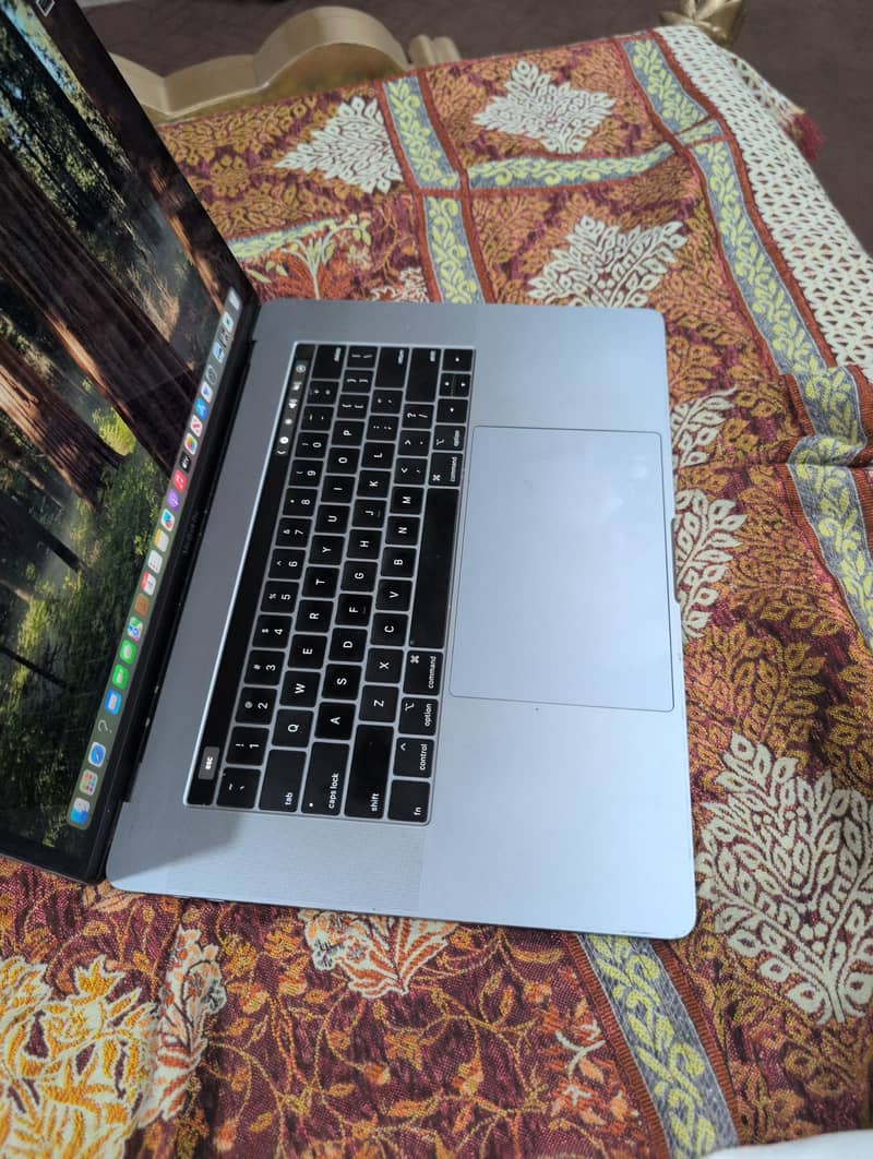 apple MacBook 2019 pro 1