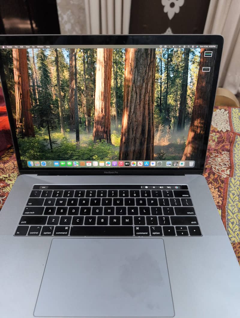 apple MacBook 2019 pro 2