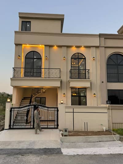 HOUSE FOR SALE PRIME LOCATION | B-17 ISLAMABAD