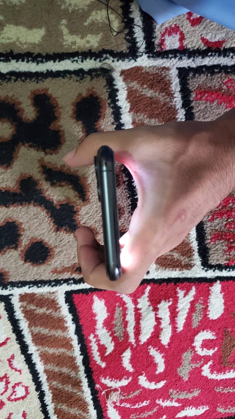 Apple iPhone 11 Pro Max 2