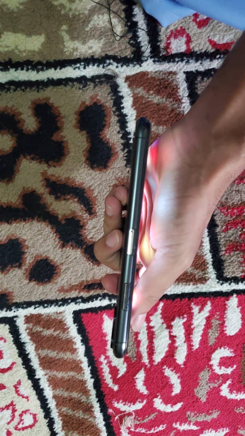 Apple iPhone 11 Pro Max 4
