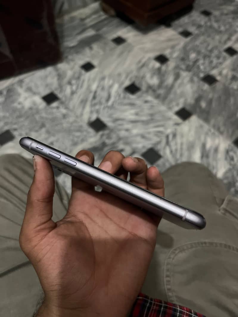 Apple iPhone 11 0