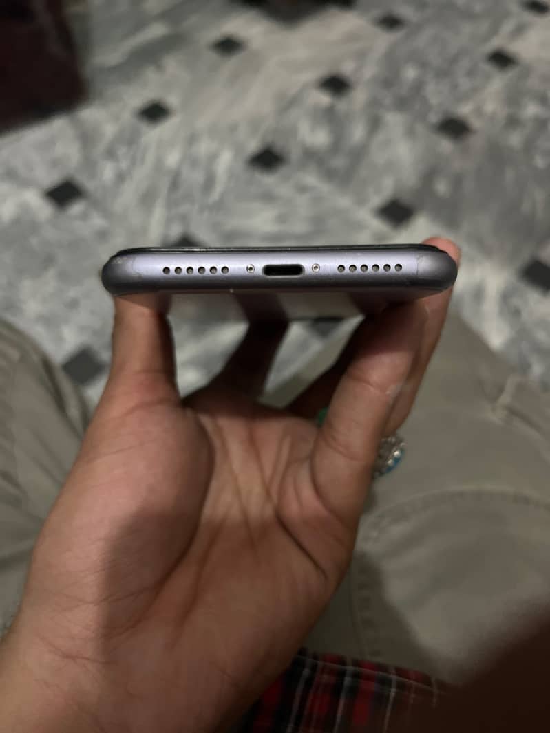 Apple iPhone 11 3