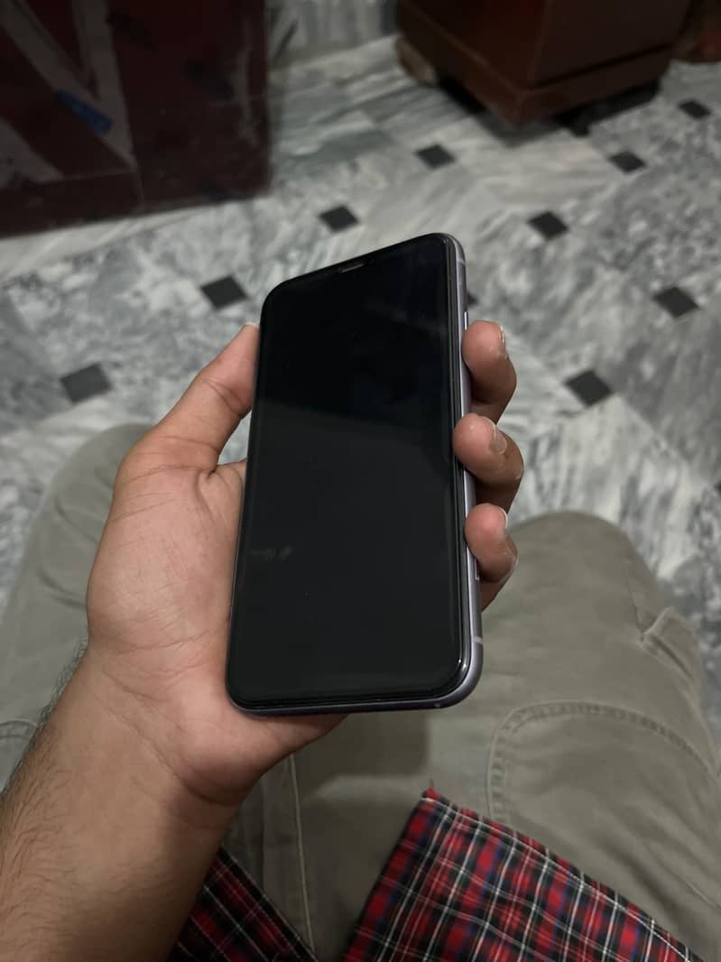 Apple iPhone 11 4