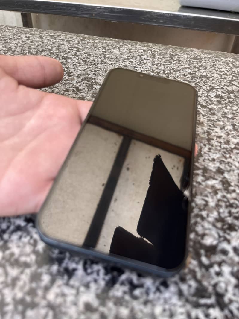 Apple iPhone 13 2