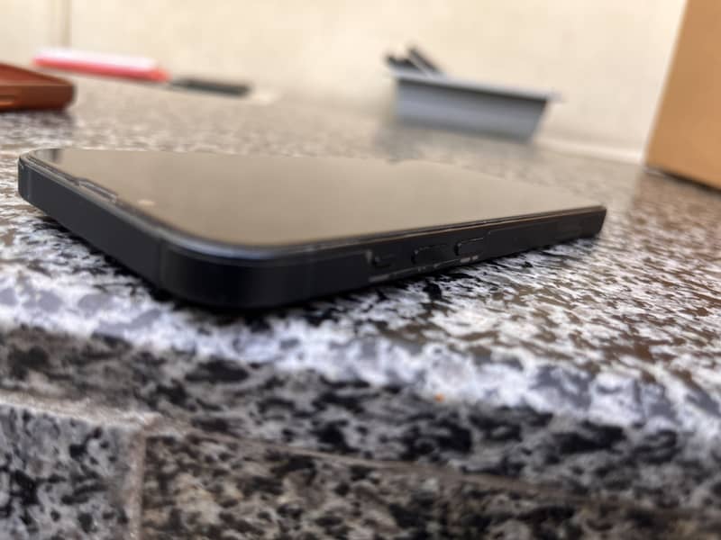 Apple iPhone 13 3