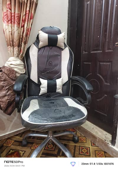 Gaming chair for sale  white & black