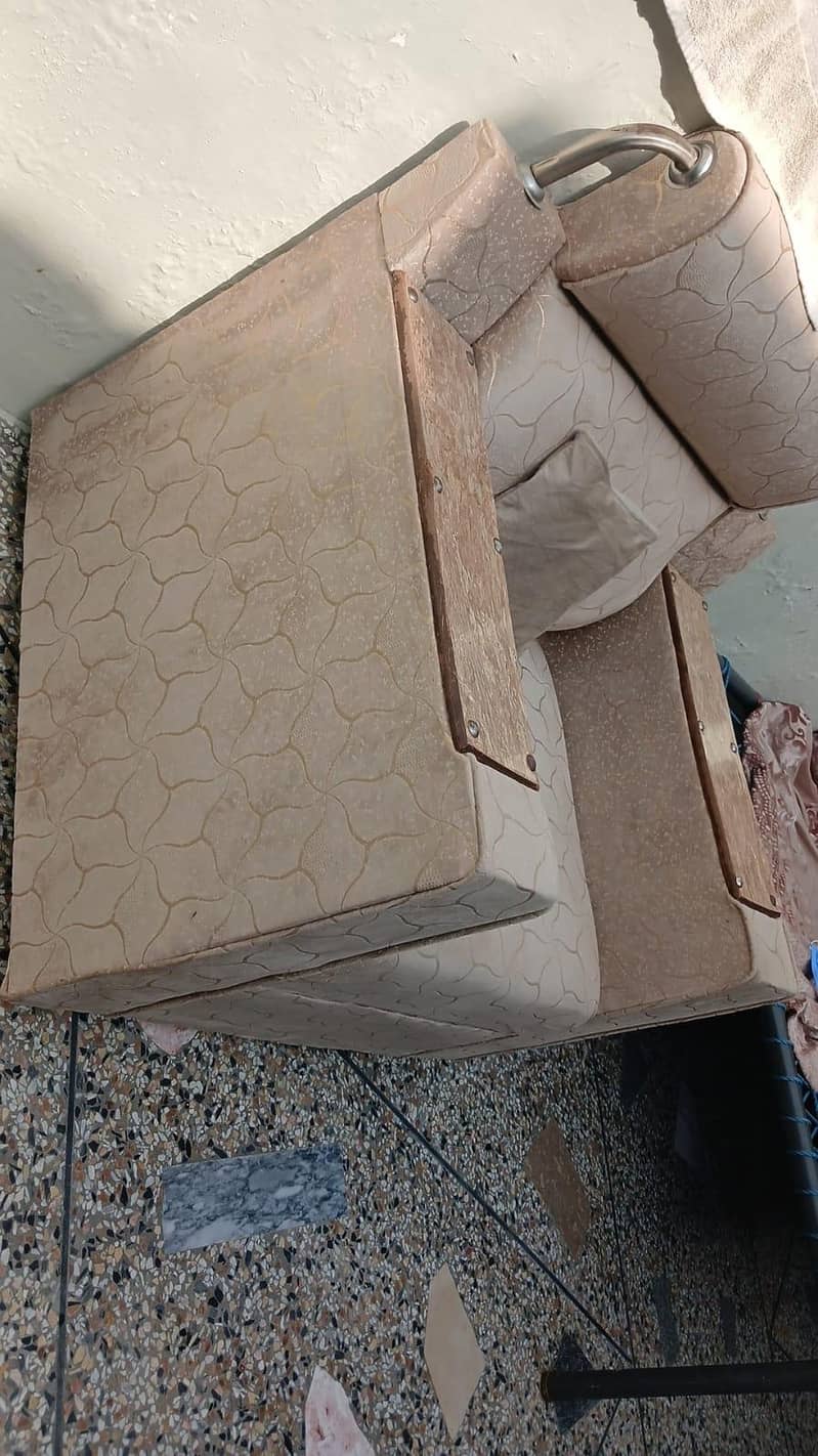 New condition sofa set 10/9 condition 2