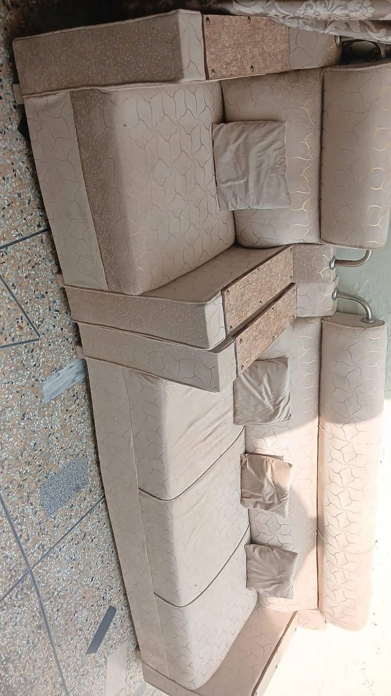 New condition sofa set 10/9 condition 9