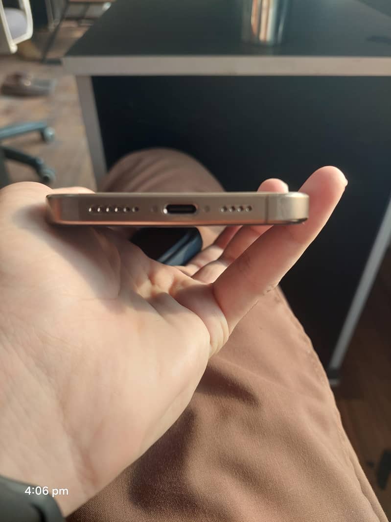 Apple iPhone 16 Pro Max 2