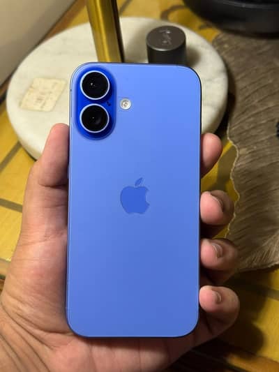 Apple iPhone 16 SIMLOCKED WITH BOX 10/10 condition