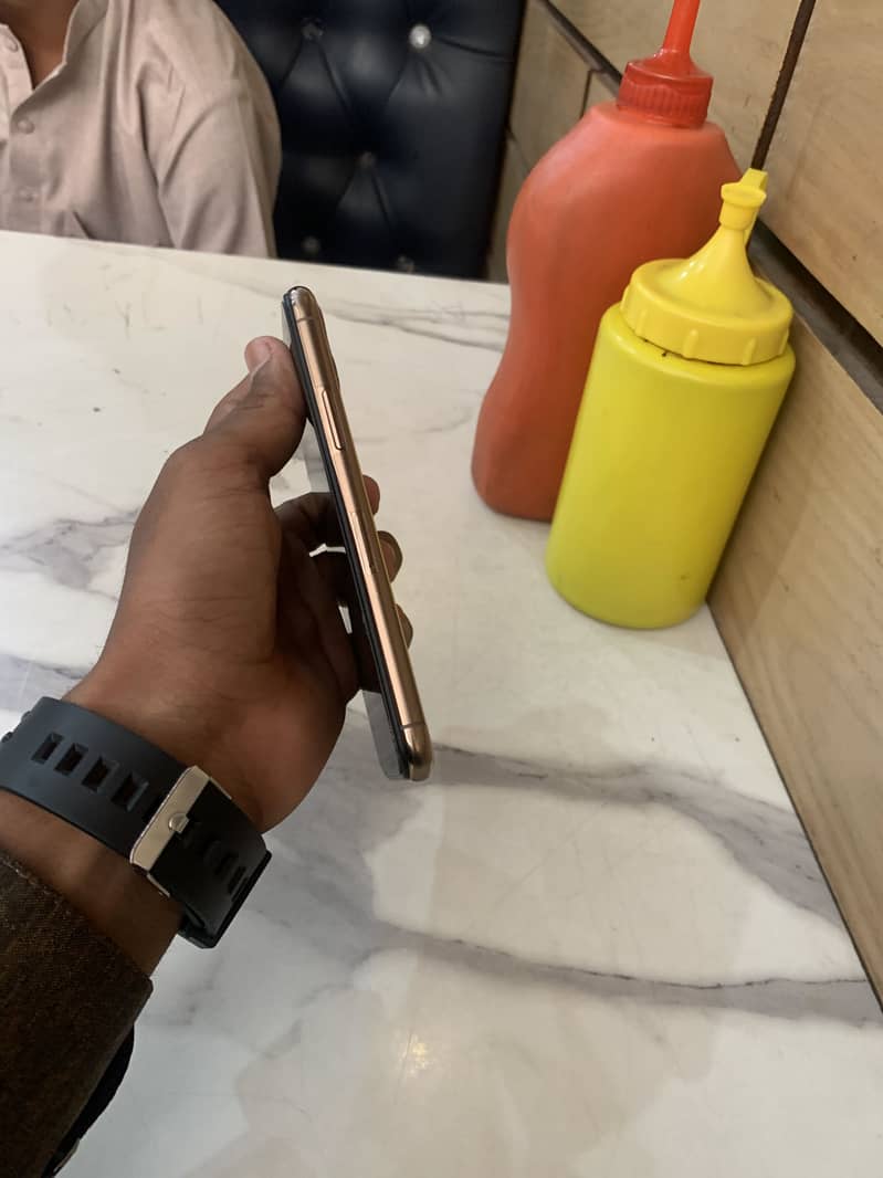 Apple iPhone 11 Pro 1