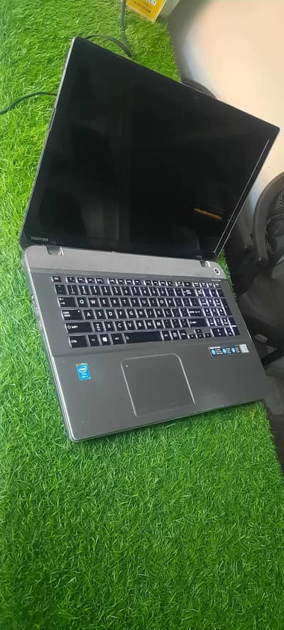 Toshiba satellite i7 4th gen MQ processor 4gb ram 320 gb hhd drive