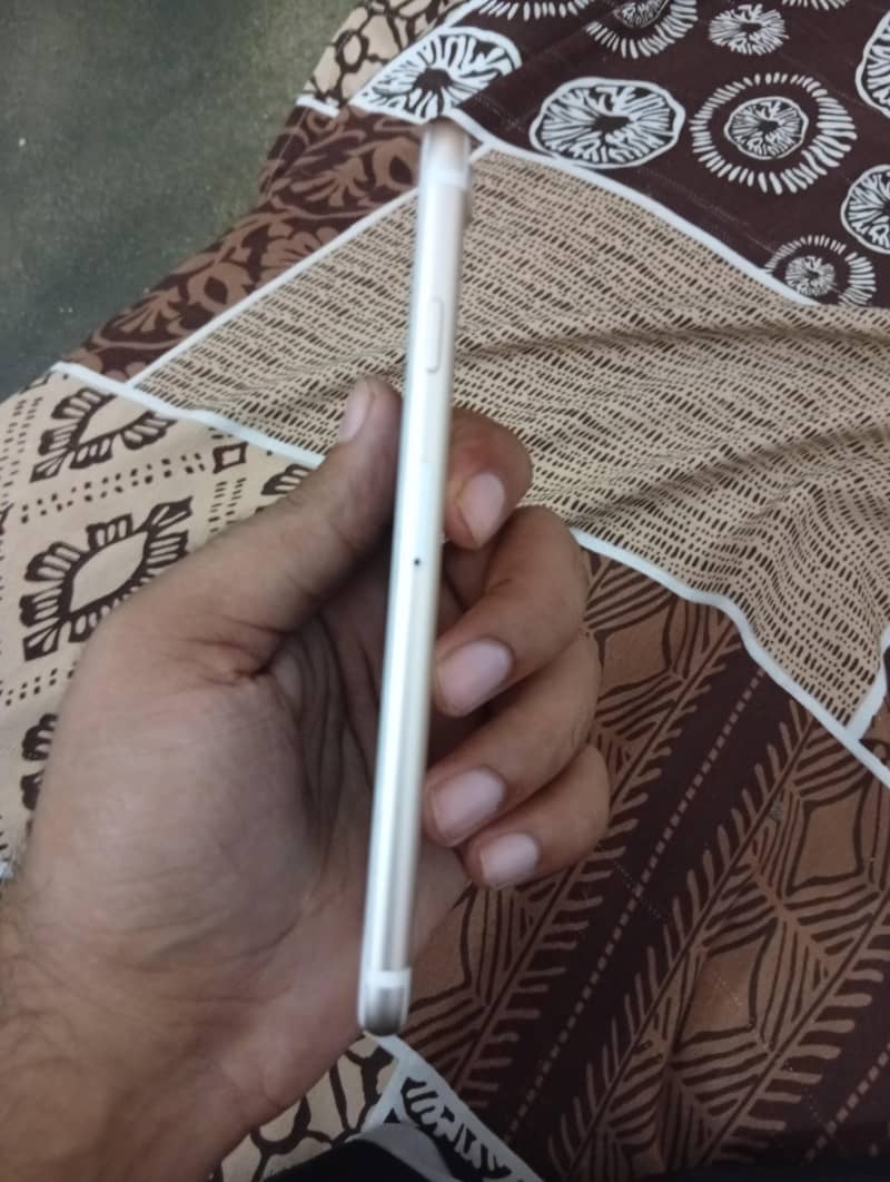 Apple iPhone 7 1