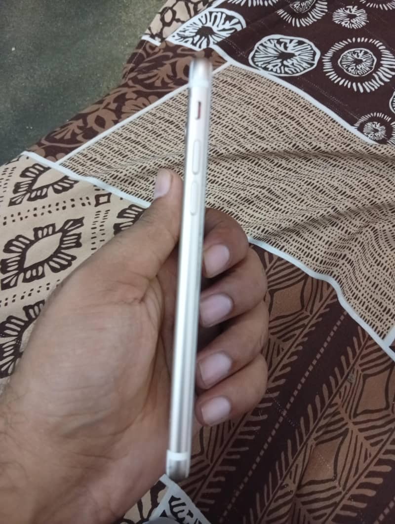 Apple iPhone 7 2