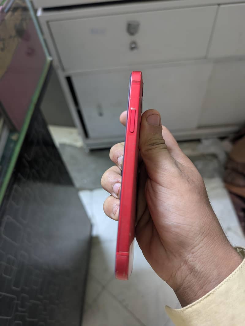 Apple iPhone 12 4
