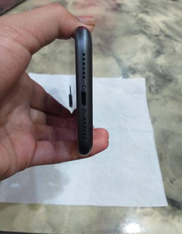 Apple iPhone 11 3