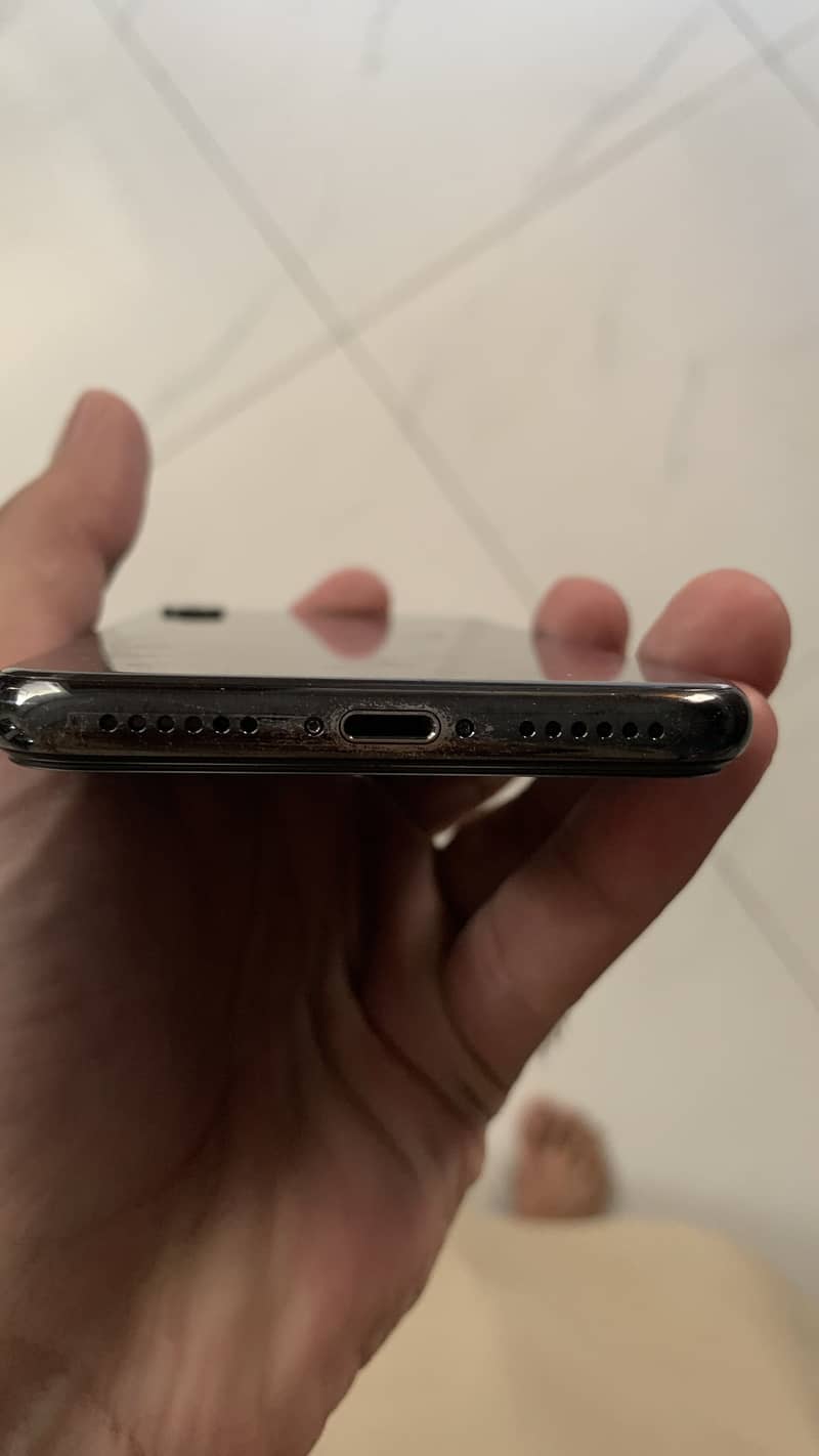 Apple iPhone X 4