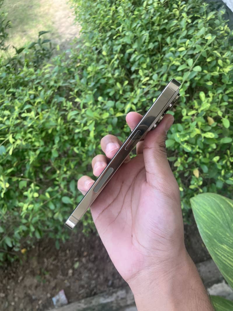 Apple iPhone 14 Pro 4