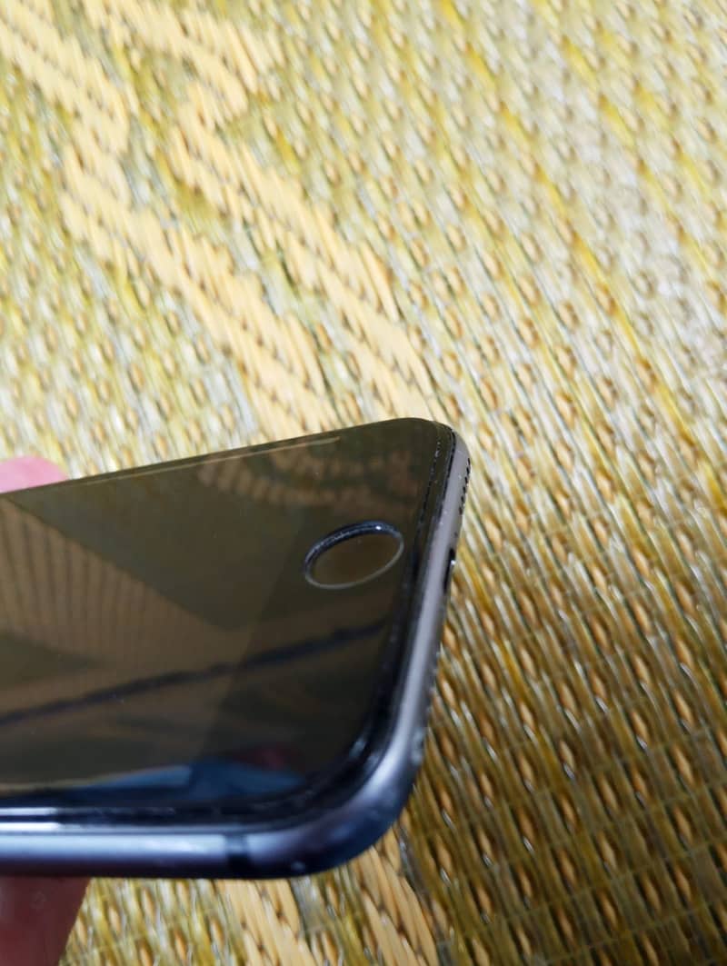Apple iPhone 8 1