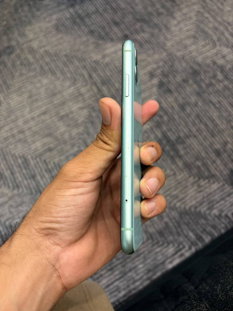 Apple iPhone 11 3