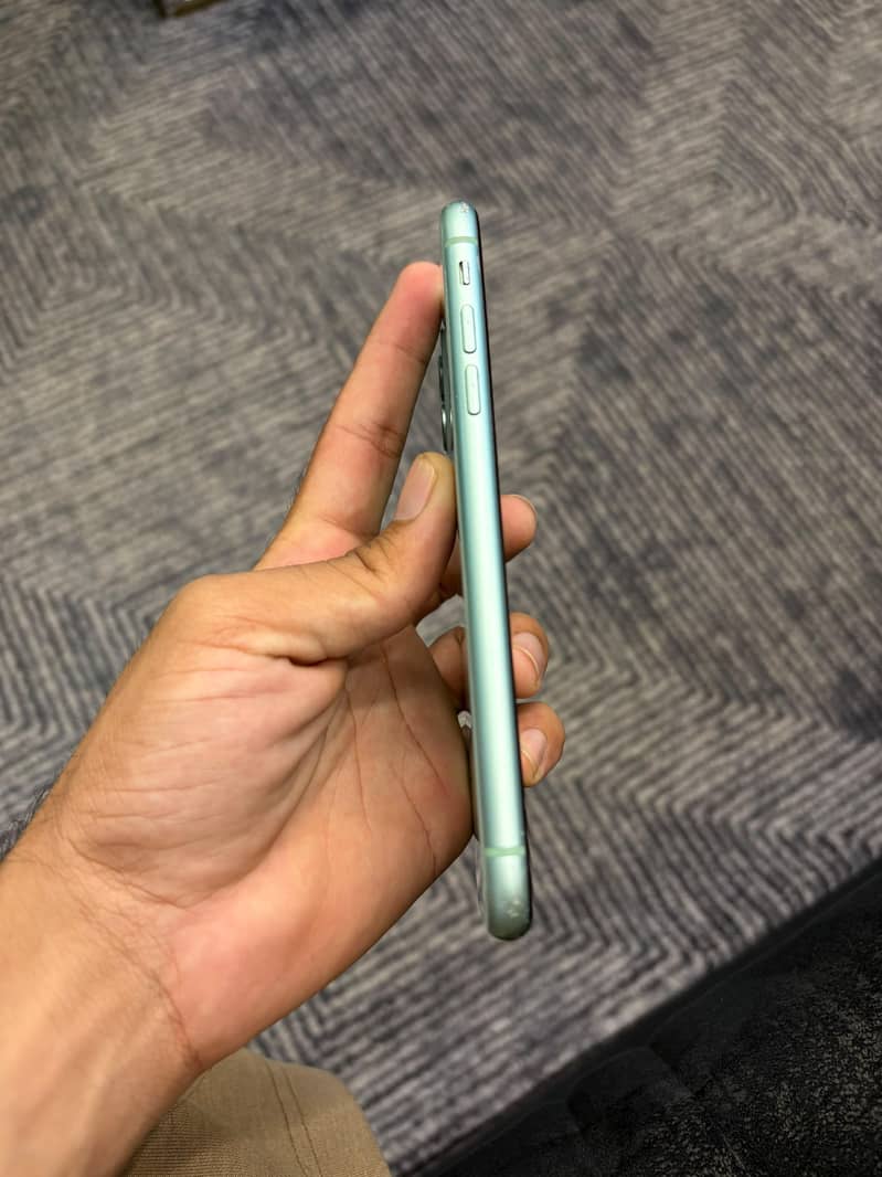 Apple iPhone 11 4