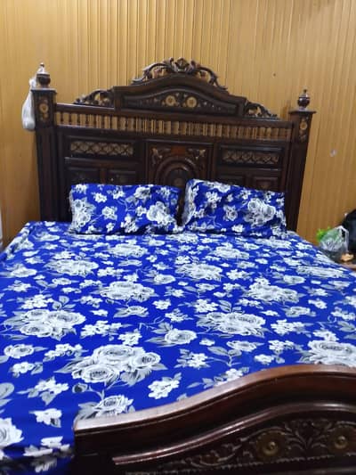 bed+dressing table+two side table+matures+two chair