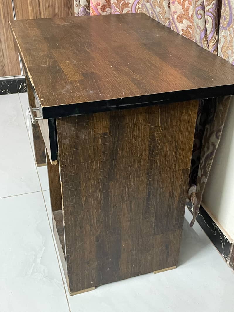 Computer Table for sale 1