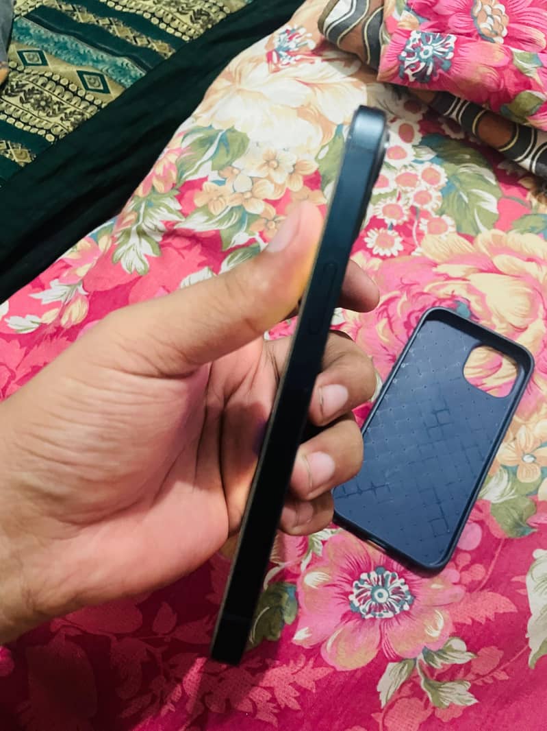 Apple iPhone 13 3