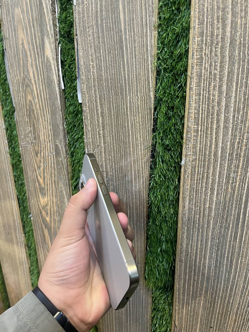 Apple iPhone 15 Pro 5