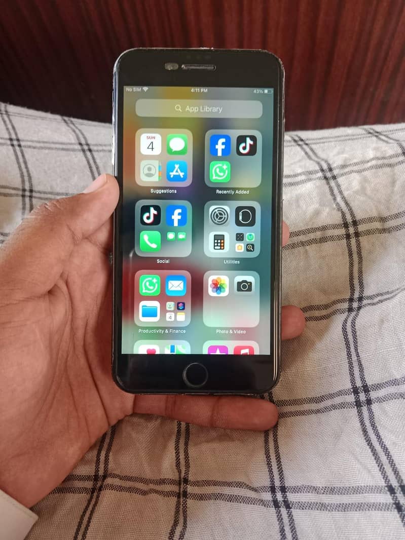Apple iPhone 7 Plus 5