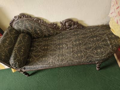 dewan sofa best condition and best Quality wood