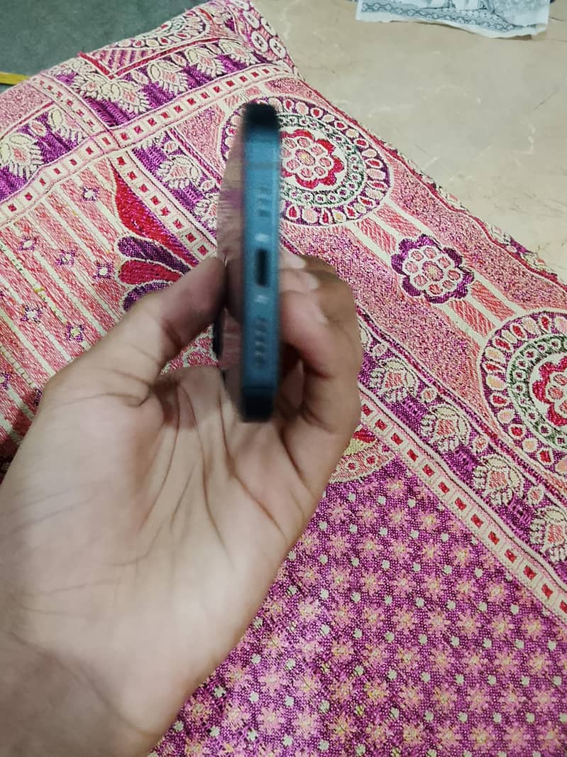 iPhone 13 2