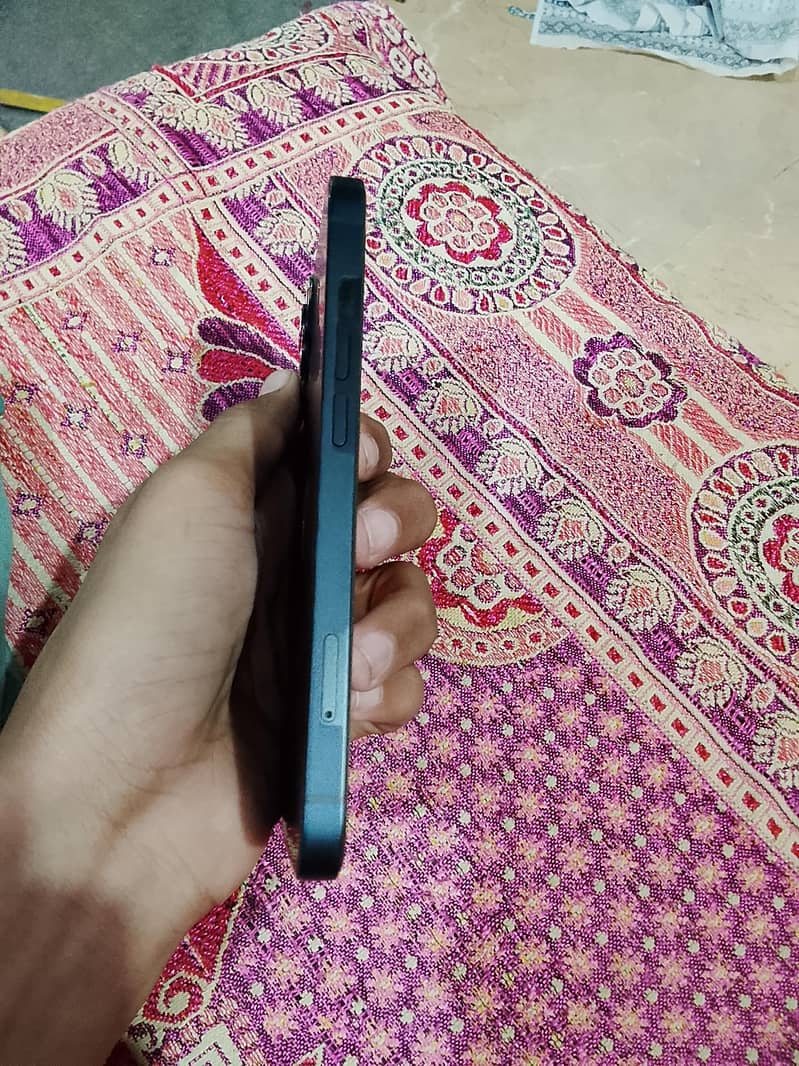 iPhone 13 3