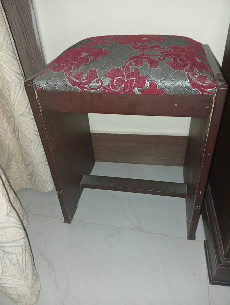 Dressing Table with stool  Set 1