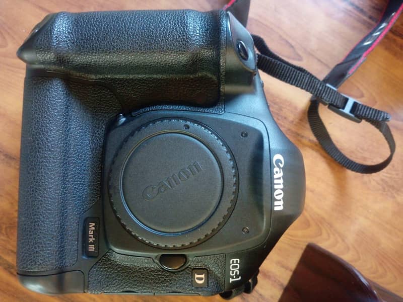 2 Camera 1 lens 2