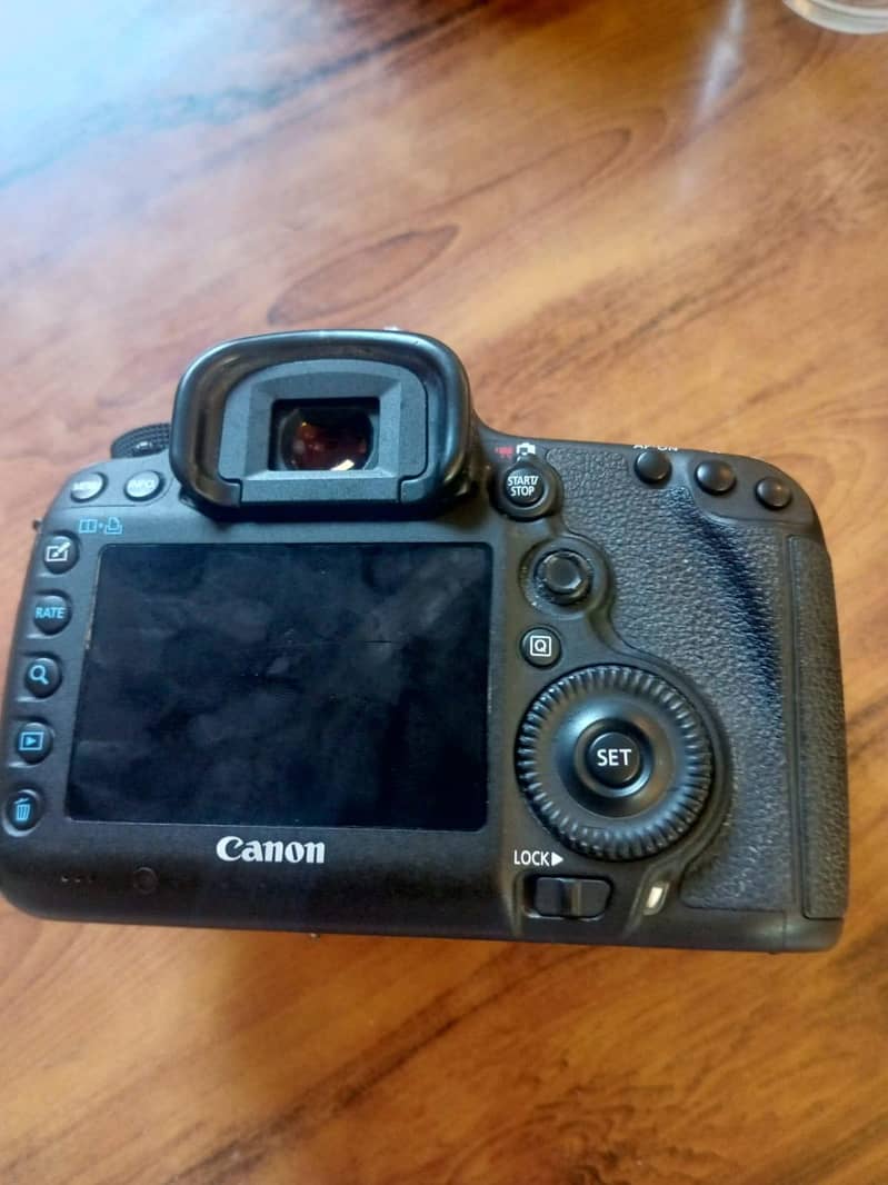 2 Camera 1 lens 4